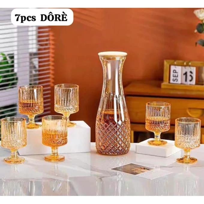 Service 7 pièces doré, carafe et 6 verres